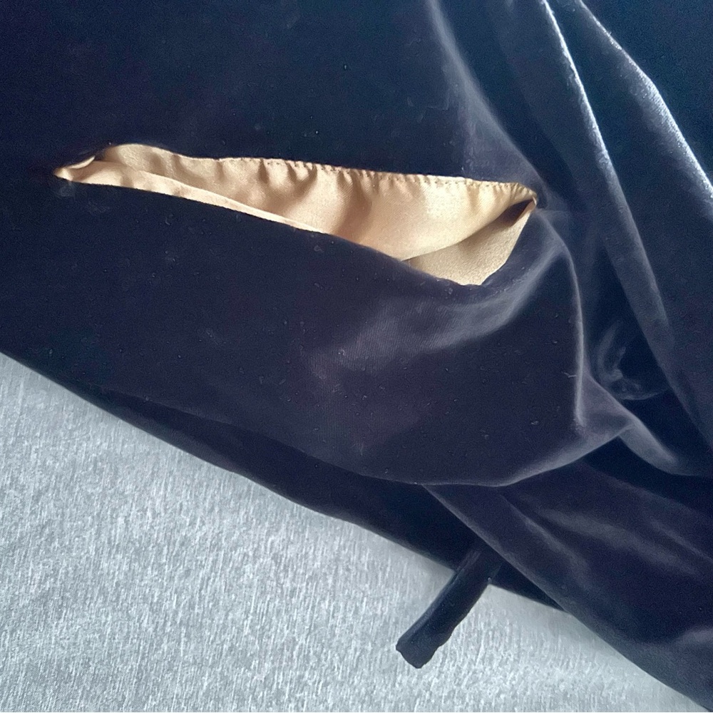 Soma Black Velvet and Gold Satin Robe - Picture 5 of 5